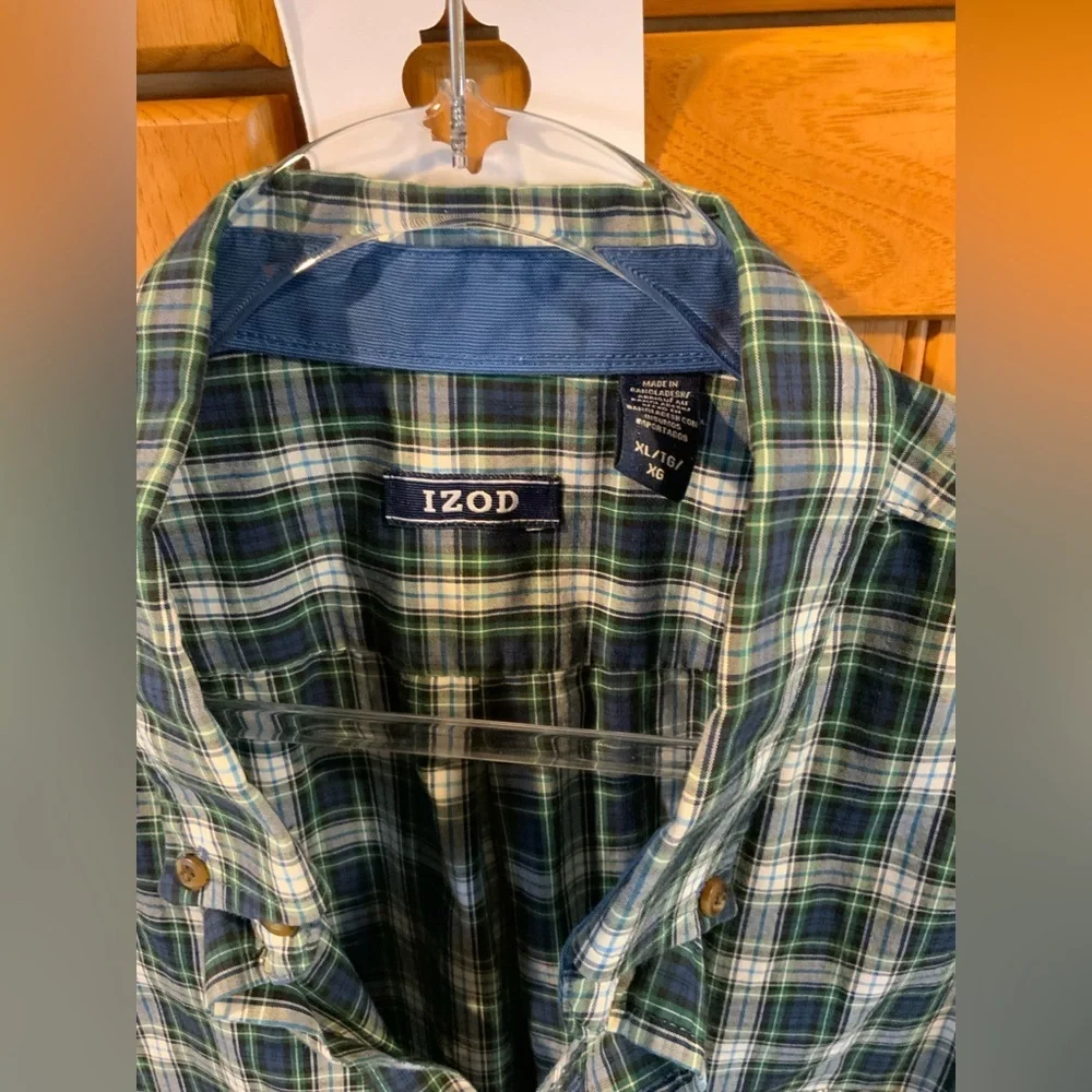 Izod Men's Blue and White Checkered Shirt